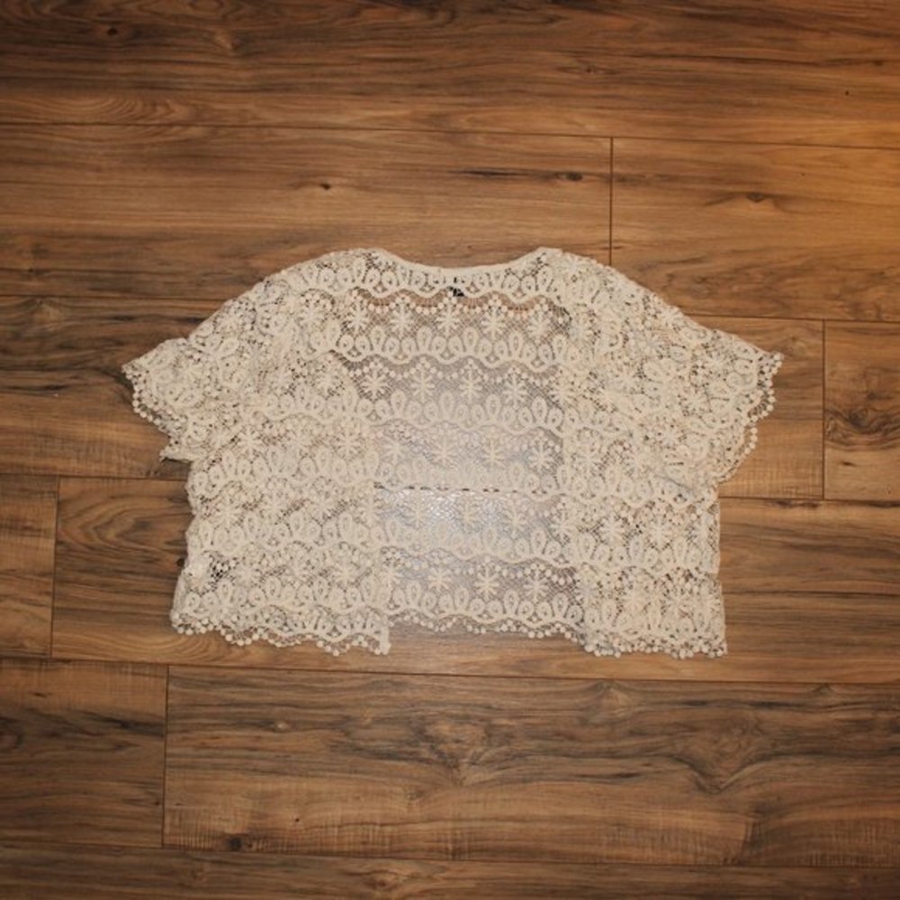 Torrid Ivory Crochet Short Sleeve Birch Lace Shrug - Picture 3 of 6